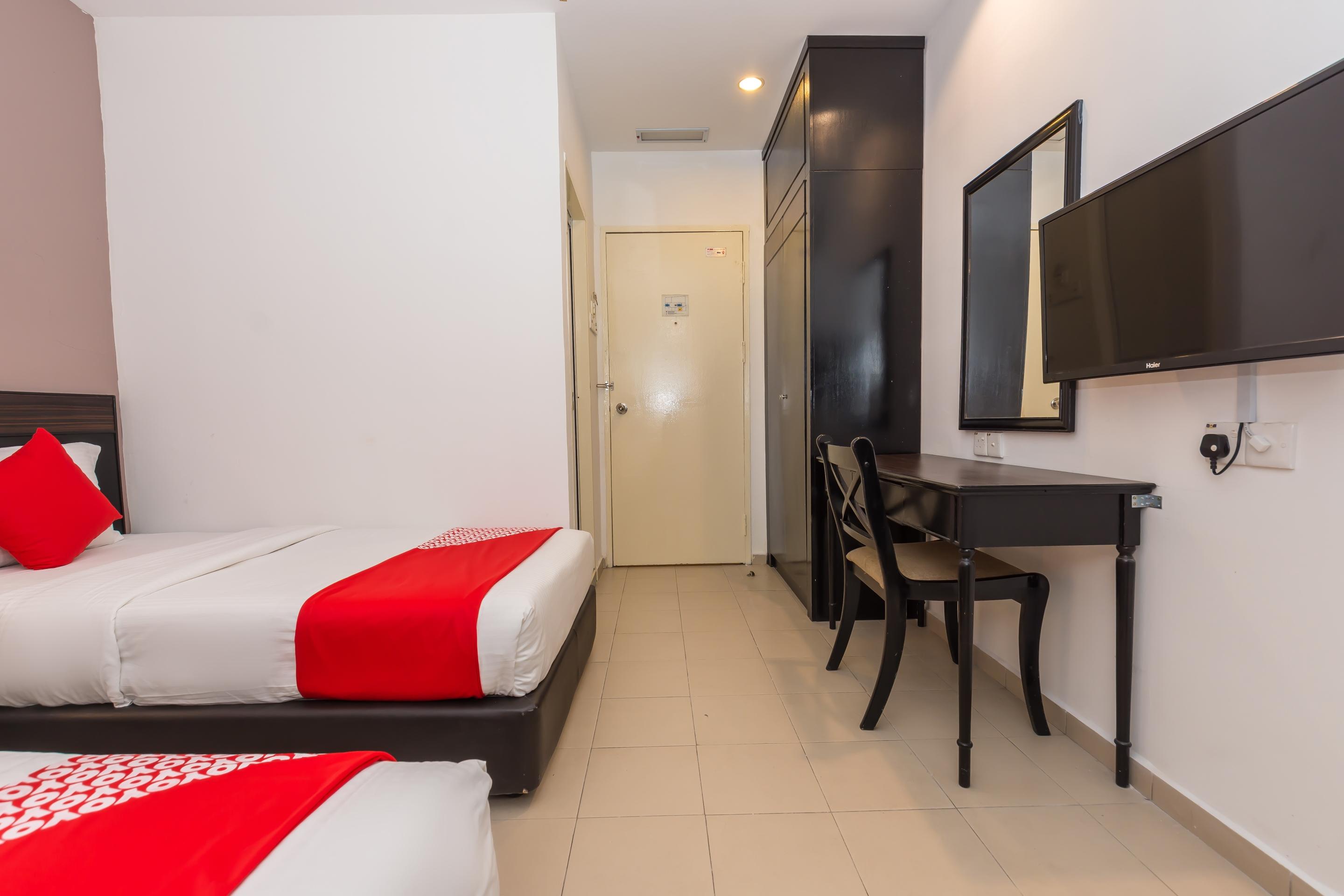 Zamburger Cheese Hotel 2*