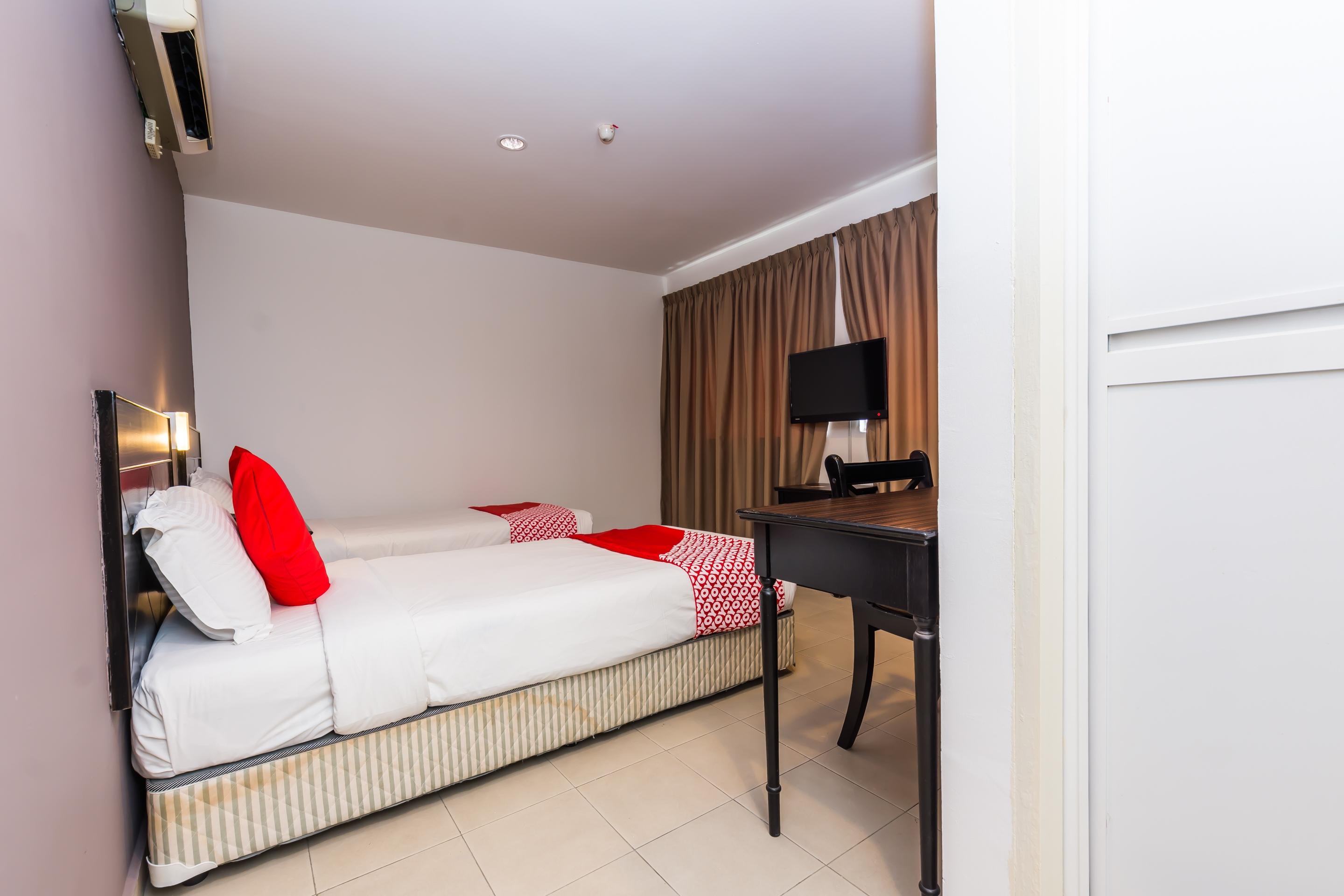 Zamburger Cheese Hotel 2*