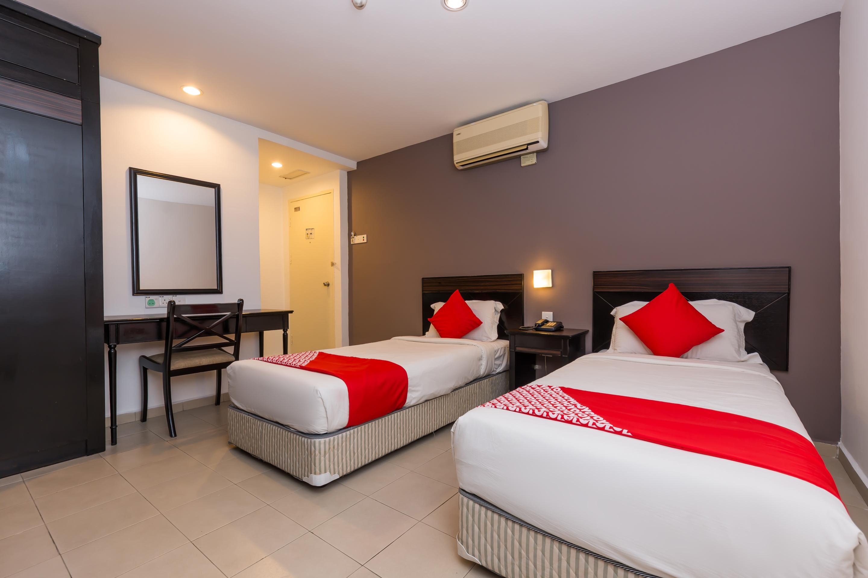 Zamburger Cheese Hotel 2*